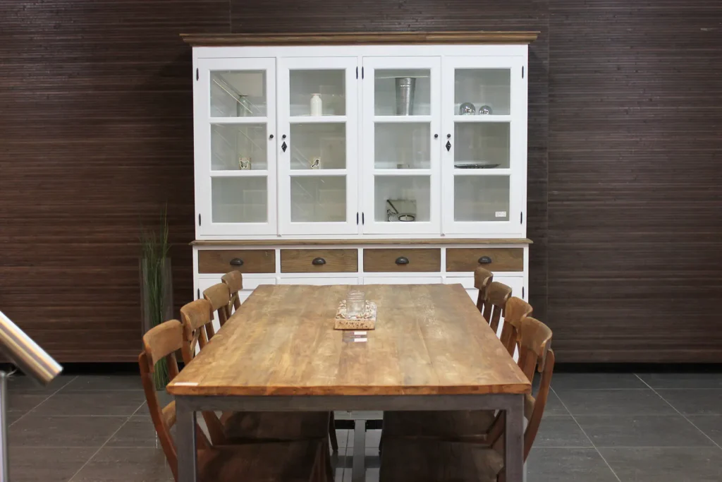 Vaisselier classique ou rustique? Vaisseliers rustiques en teck / blanc / couleurs RAL. Large assortiment + boutique en ligne - magasin de meubles TEAK2.