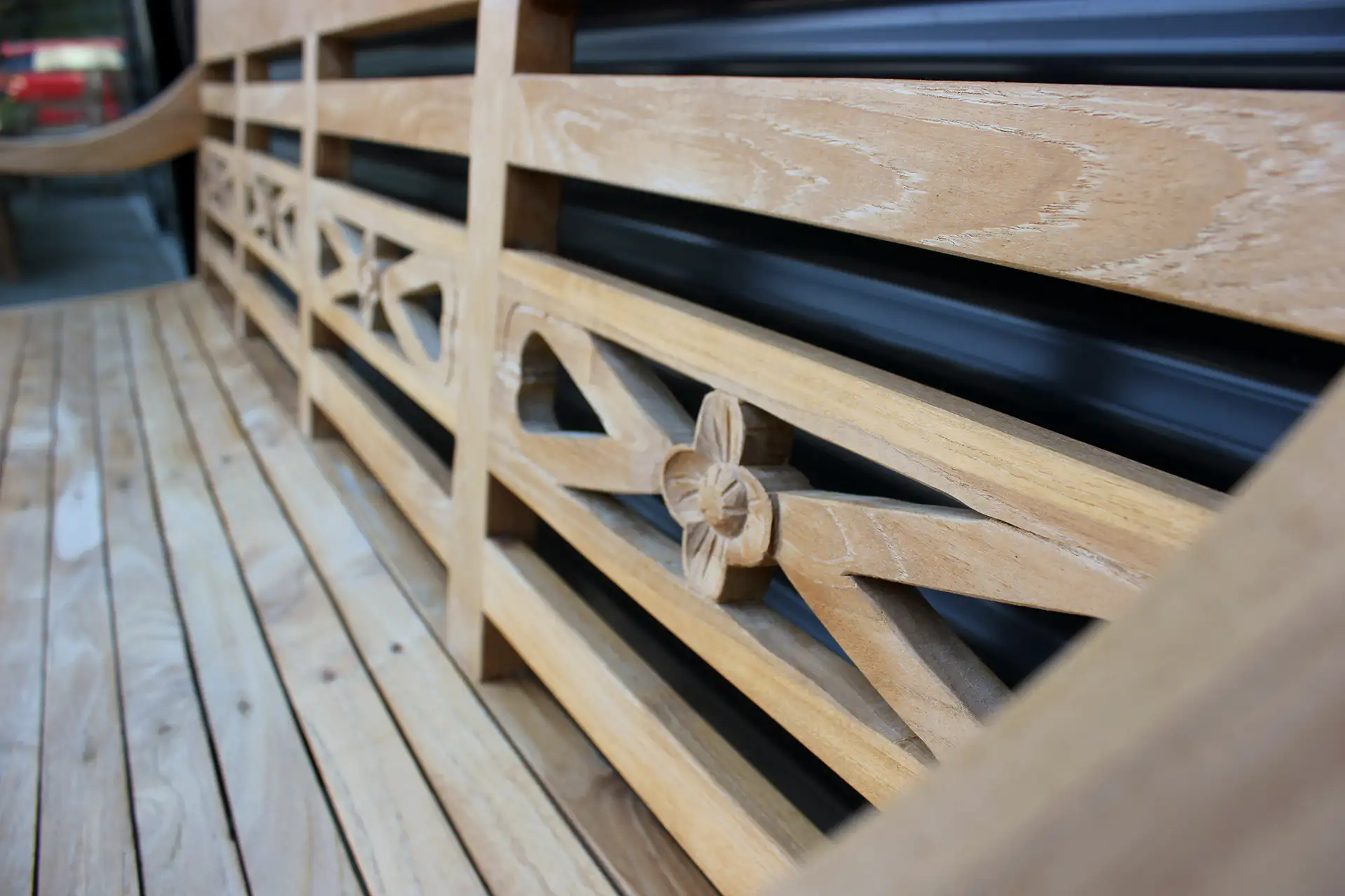 Bangku Bunga O150-190 | teak garden bench from Indonesia - TEAK2 Teak garden bench from Indonesia in modern smooth untreated teak. Teak garden bench in various sizes at TEAK2.