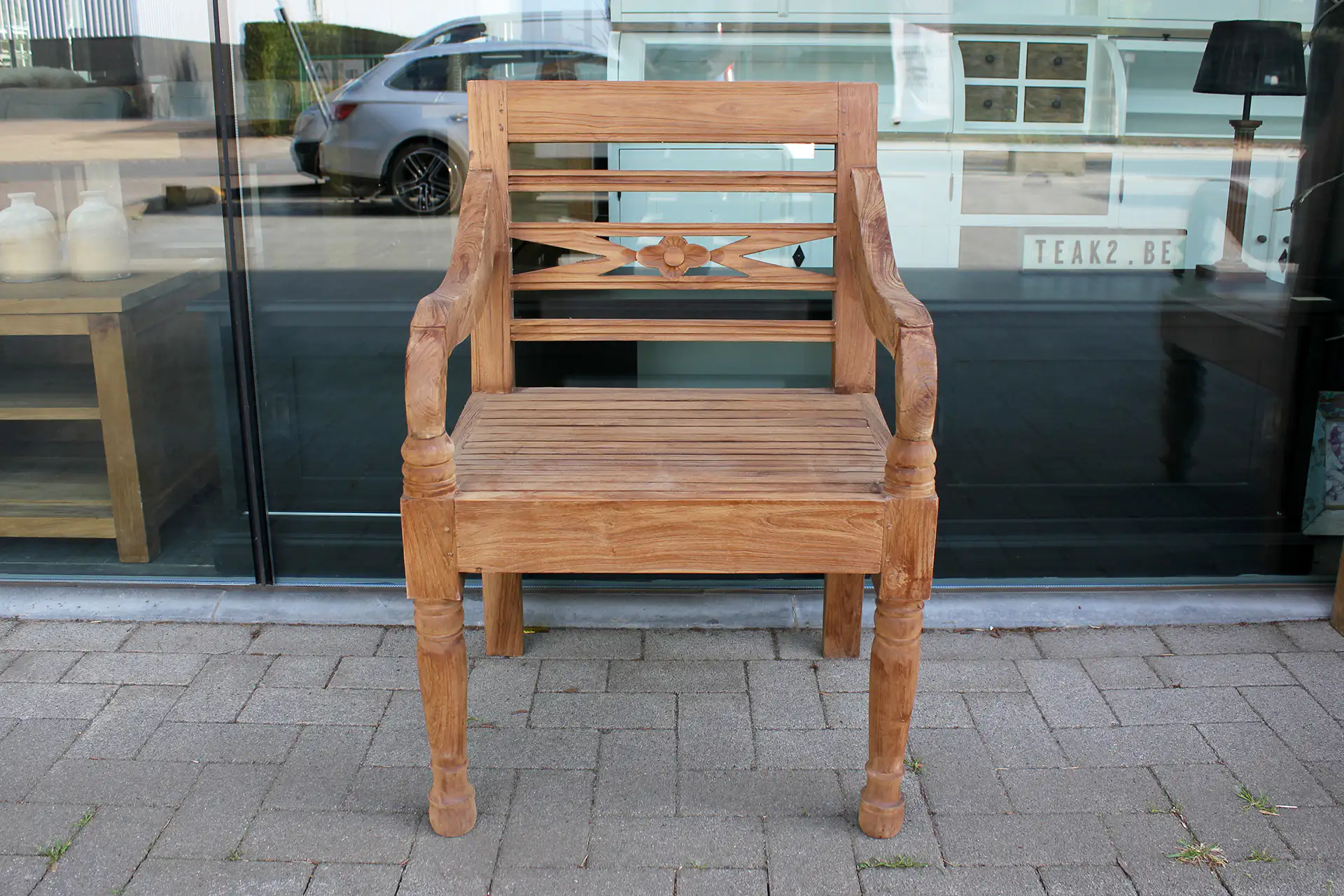 Bangku Bunga O60 Old | vieille chaise de jardin en teck, chaise de chemin de fer Chaise de jardin de luxe en teck ancien d'Indonésie. Chaise de bureau en teck avec une construction solide et de haute qualité. Chaises de jardin chez TEAK2.