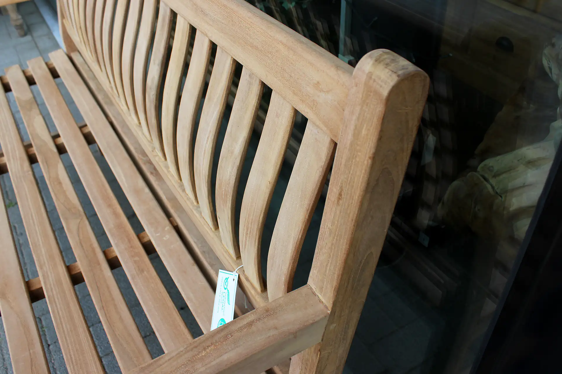 Bangku Classic O120-200 | klassische Gartenbank aus Teakholz Klassische Gartenbank aus Teakholz, in verschiedenen Größen erhältlich. Gartenbank aus Teakholz mit Armlehnen und abgerundeter Kante – TEAK2.