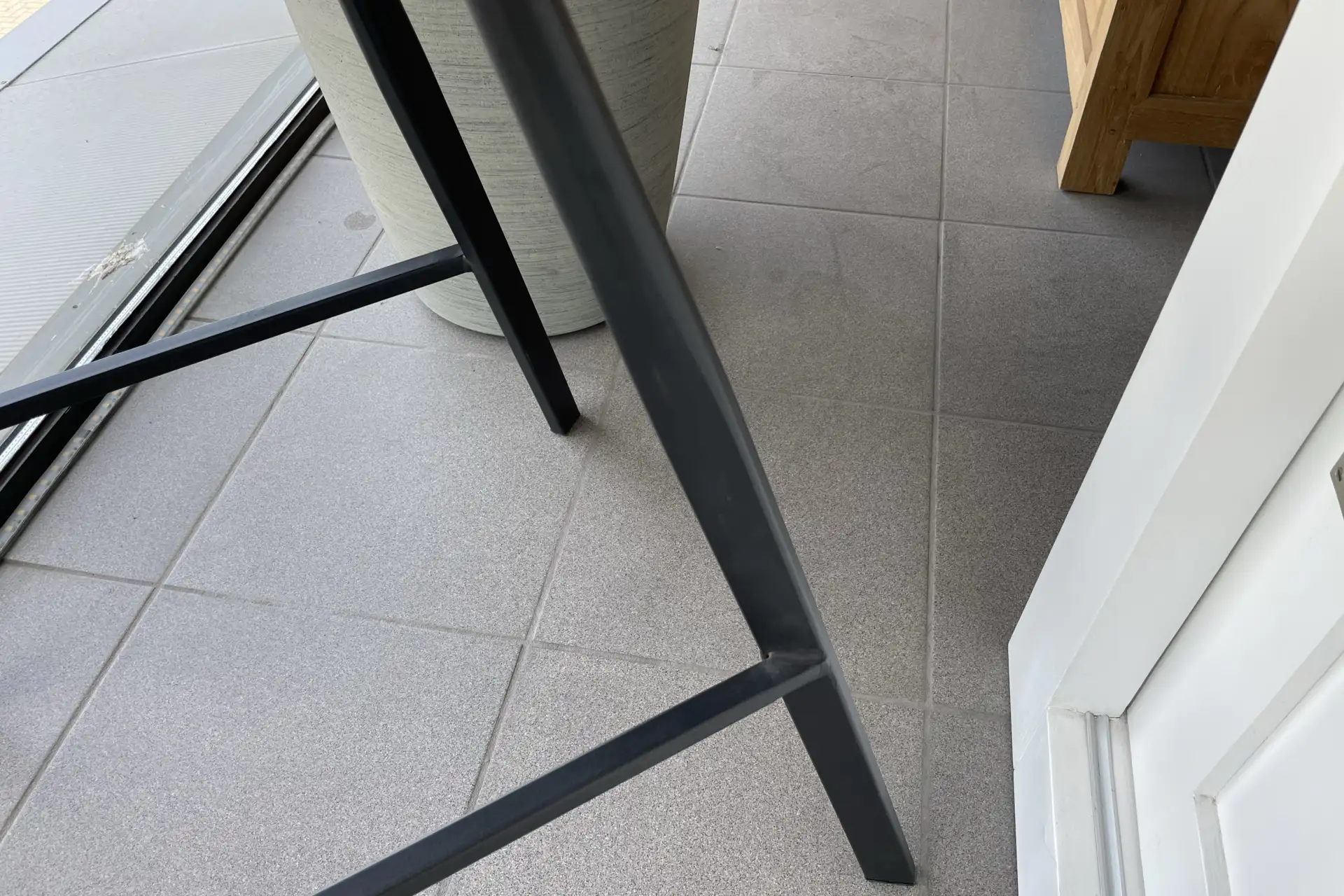 Barkruk Rongga | moderne barkruk ECO-leder met metalen poot Moderne barkruk ECO-leder met metalen poot. Luxe hoge barkruk met een moderne uitstraling - TEAK2.