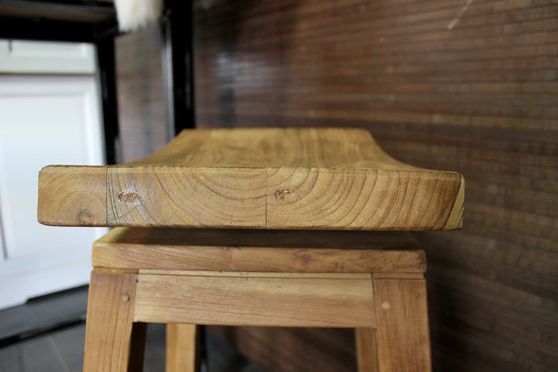 Barkruk Teak Lapang | design barkruk teak met draaiend zitvlak Design barkruk teak met draaiend zitvlak. Moderne houten barkruk of barstoel in oud teak uit Indonesië. Teak krukken bij TEAK2.