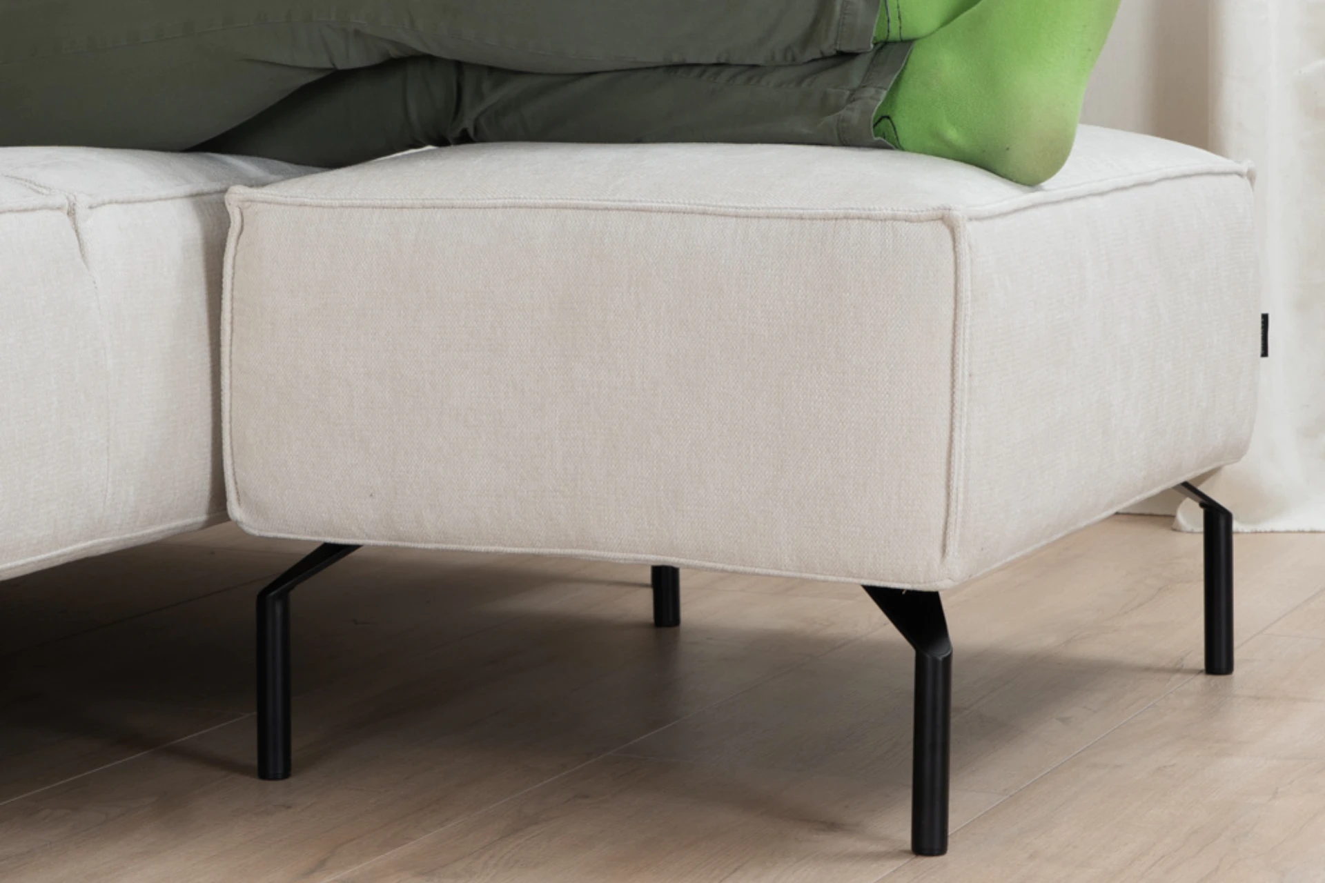 Luxe sofa's en banken landelijk & modern bij meubelwinkel TEAK2. Hoekbank of 3-zits bank in stof, polyester, echt of ECO-leder - webshop.