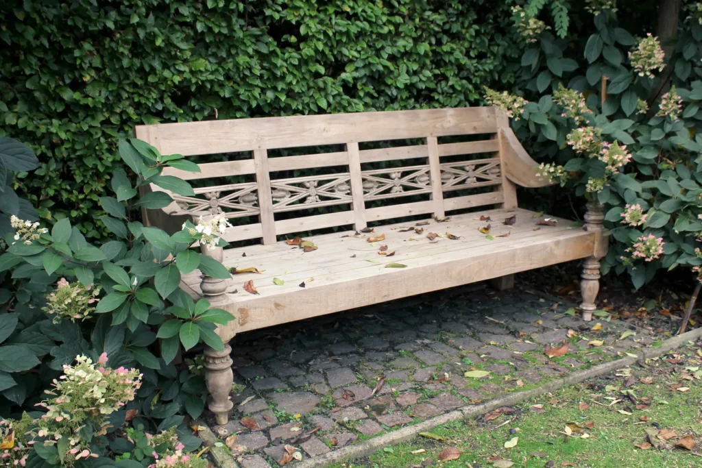 De beste tips voor het opbergen van teak tuinmeubelen en wat u best niet kan doen! Kom meer te weten over teakhouten tuinmeubelen - TEAK2.