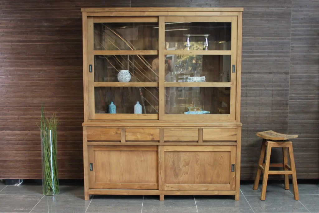 Le plus grand assortiment de vaisseliers en teck à des prix compétitifs! La meilleure qualité, fabriquée de manière artisanale en Indonésie.