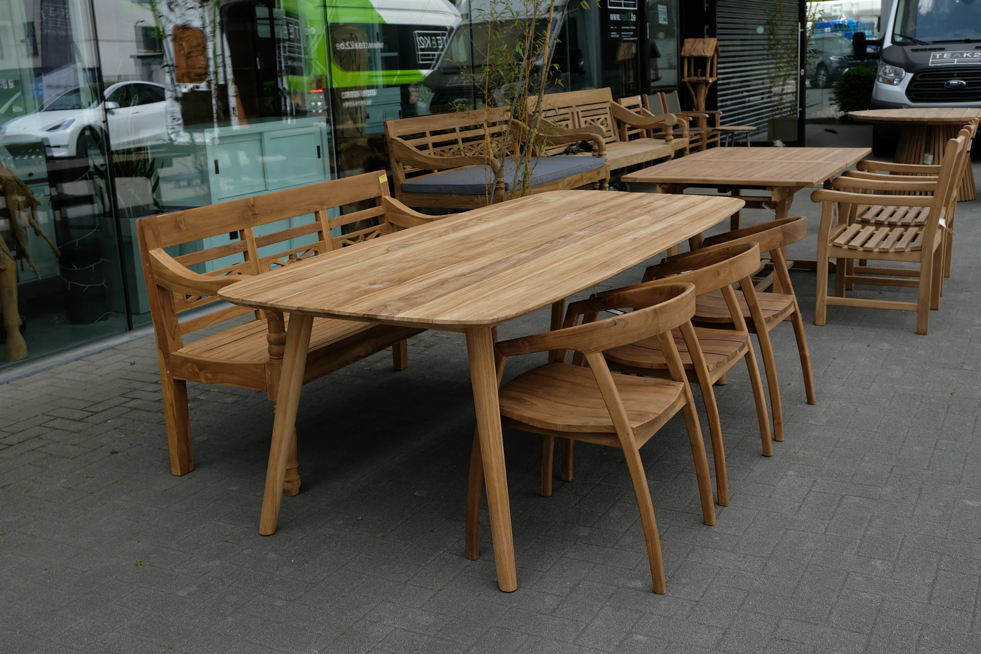 Tipps für die Auswahl von Gartenmöbeln in höchster Qualität und zum besten Preis. TEAK2 vs Exterioo oder andere Gartenmöbelgeschäfte.