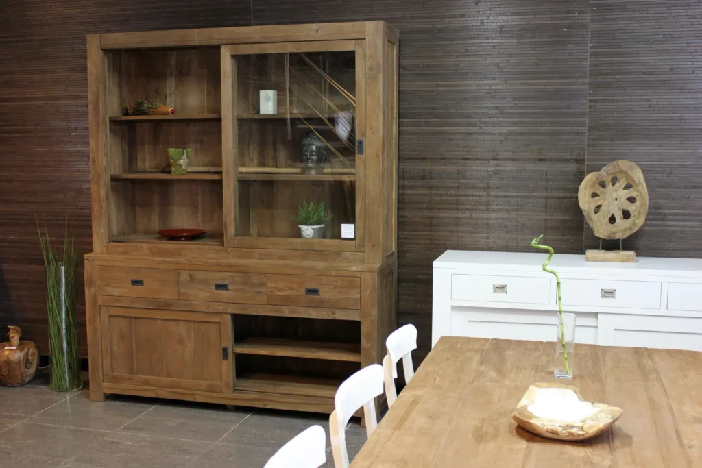 Le plus grand assortiment de vaisseliers en teck à des prix compétitifs! La meilleure qualité, fabriquée de manière artisanale en Indonésie.