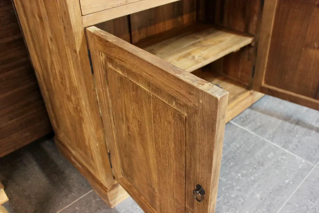 Le plus grand assortiment de vaisseliers en teck à des prix compétitifs! La meilleure qualité, fabriquée de manière artisanale en Indonésie.