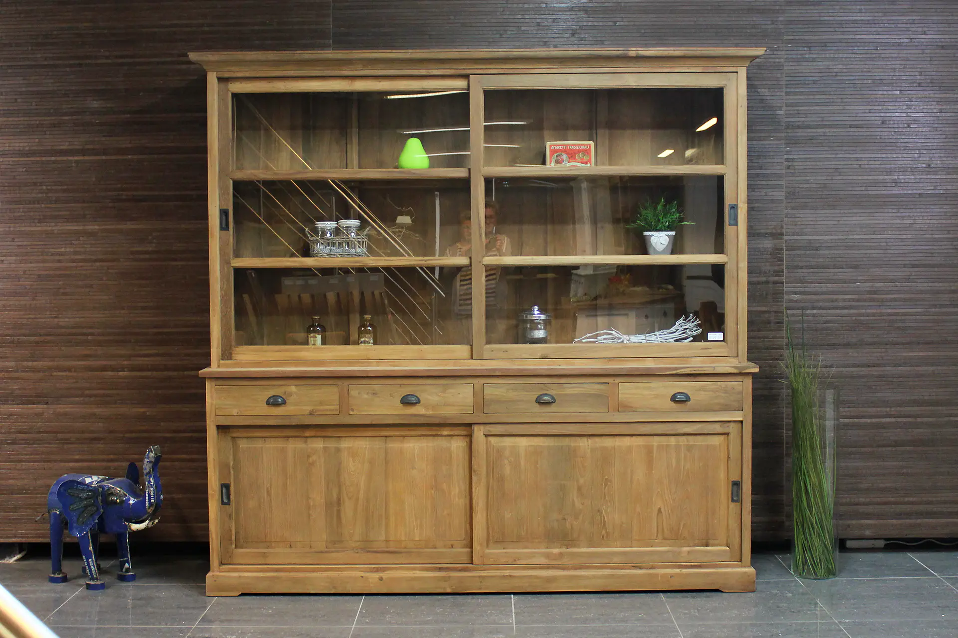 Le plus grand assortiment de vaisseliers en teck à des prix compétitifs! La meilleure qualité, fabriquée de manière artisanale en Indonésie.