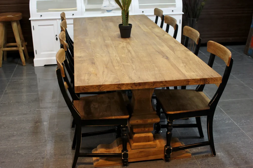 Teak Rahib T200-350 Old | table monastère ancienne en teck rustique. Table à manger luxueuse avec pieds monastère en teck massif brossé ancien d'Indonésie - TEAK2.