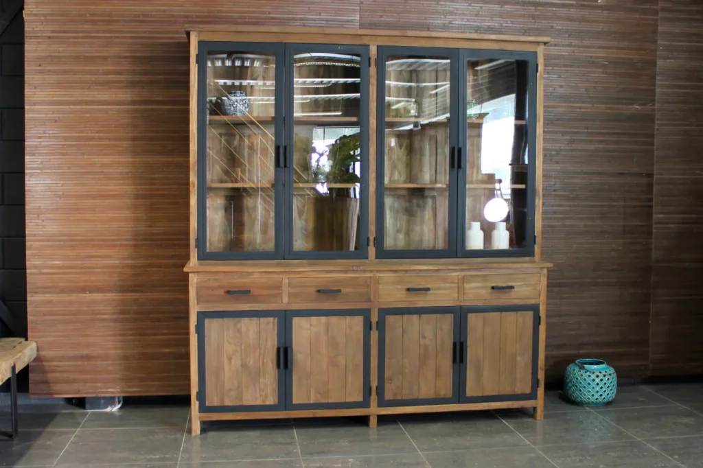 De meubelwinkel in België met het grootste assortiment kasten in teak of witte kleuren. Mooi in elk interieur, kasten in groot of klein formaat.