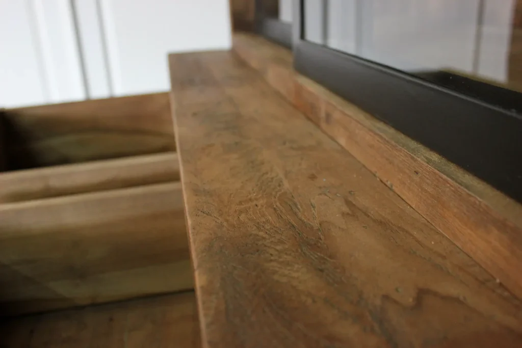 De meubelwinkel in België met het grootste assortiment kasten in teak of witte kleuren. Mooi in elk interieur, kasten in groot of klein formaat.