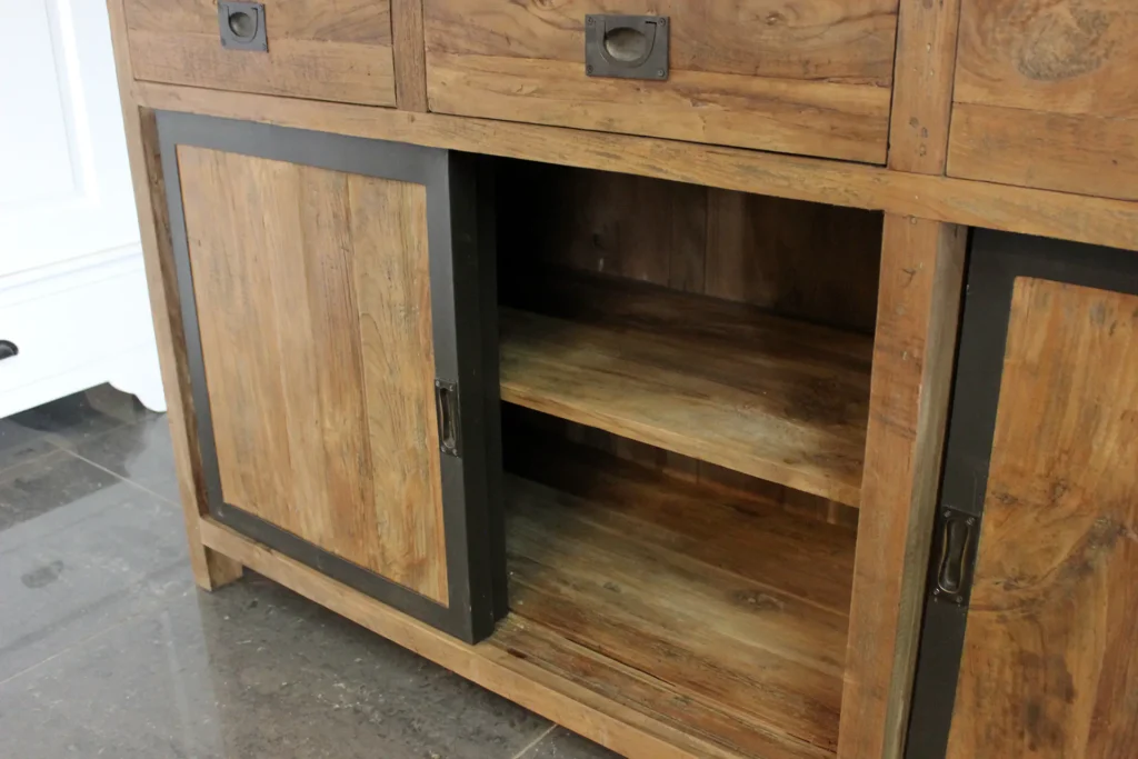 Le plus grand assortiment de vaisseliers en teck à des prix compétitifs! La meilleure qualité, fabriquée de manière artisanale en Indonésie.