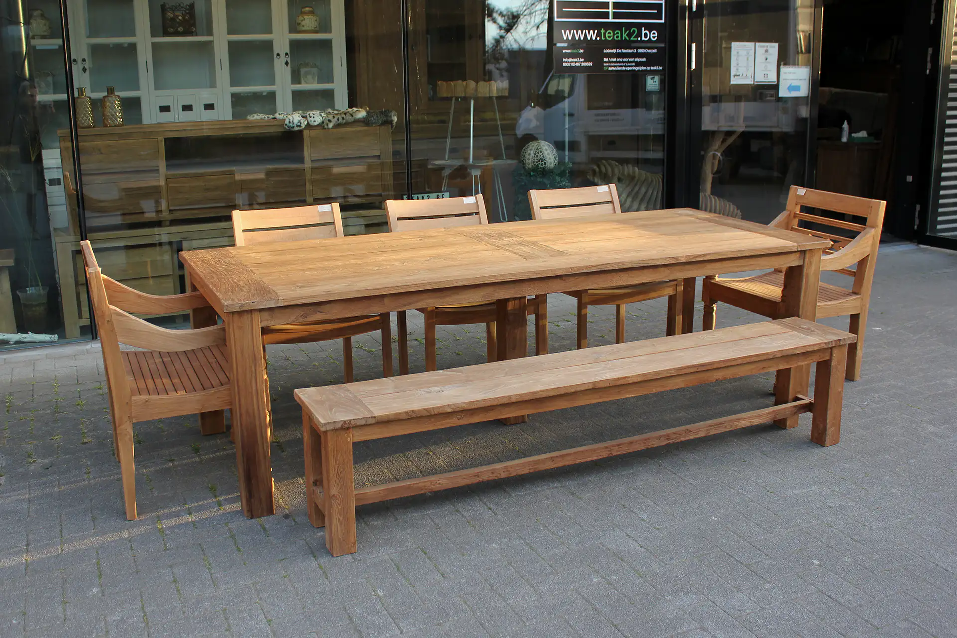 Eine Investition in Wohnraum, Komfort und Stil. Was unterscheidet TEAK2 von Paco Meubelen, Goossens oder Exterioo? Möbelhaus Pelt.