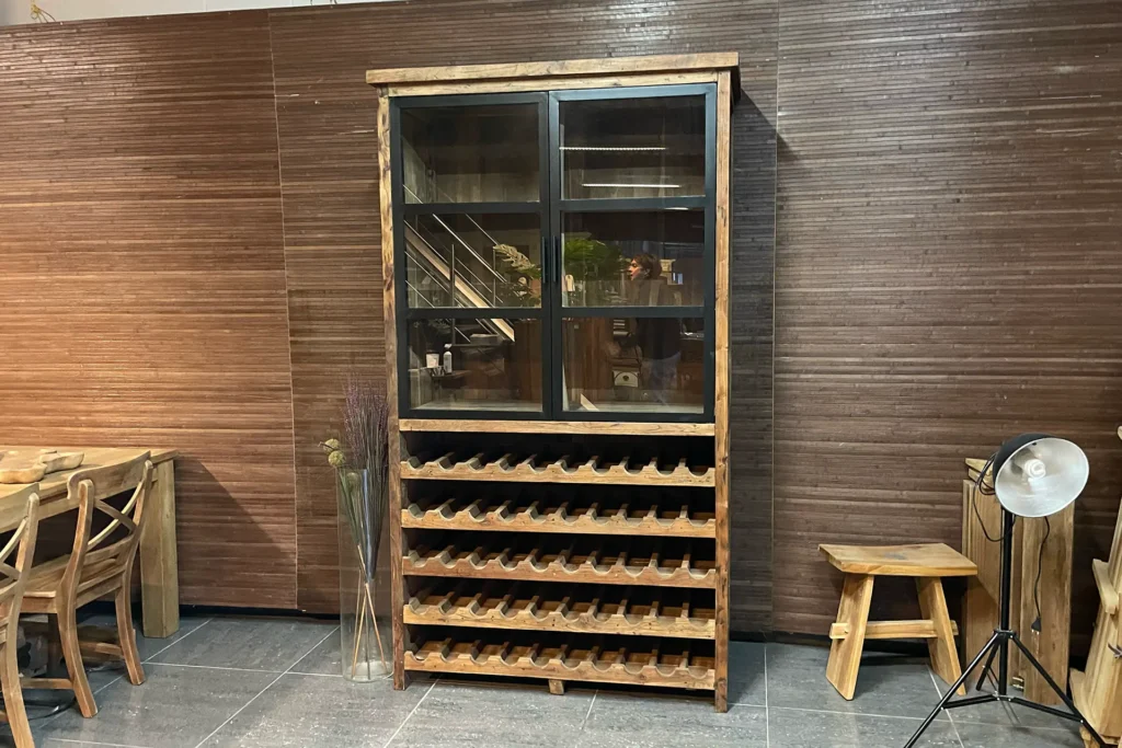 Le plus grand assortiment de vaisseliers en teck à des prix compétitifs! La meilleure qualité, fabriquée de manière artisanale en Indonésie.