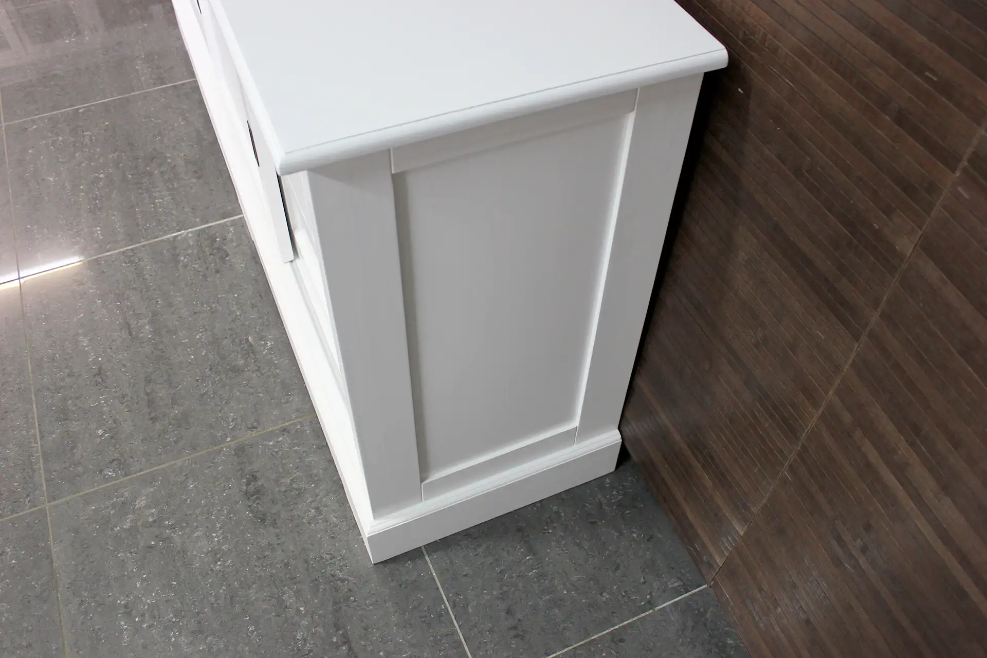 Cerah D115-220L SW | modern wit dressoir met schuifdeuren Modern wit dressoir met schuifdeuren en lades. Dressoir wit in combinatie authentieke, klassieke elementen en moderne stijl - TEAK2.