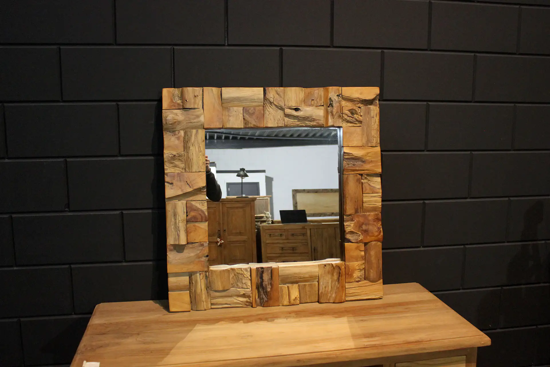 Cermin Roots 80-200 | miroir en teck de luxe de grandes dimensions - TEAK2 Miroir de luxe en teck disponible en grandes tailles, avec un bord en loupe de teck. Grand miroir de luxe - magasin de meubles TEAK2.