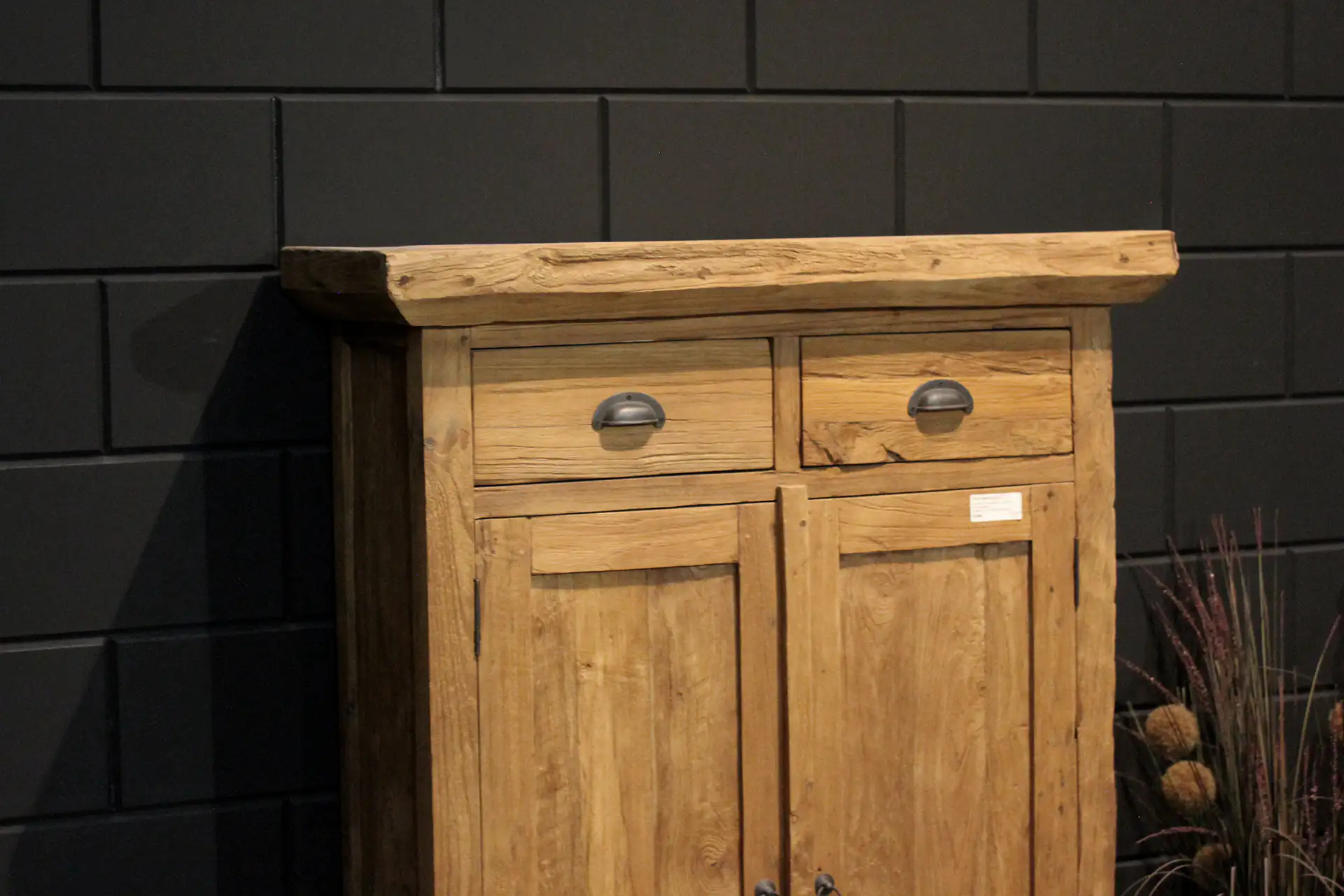 Cuci Lirih 90 Old 4 | petite armoire en teck à 4 tiroirs d'Indonésie Petite armoire en teck à 4 tiroirs d'Indonésie en vieux teck brossé. Armoire murale à portes pivotantes - boutique teck TEAK2.