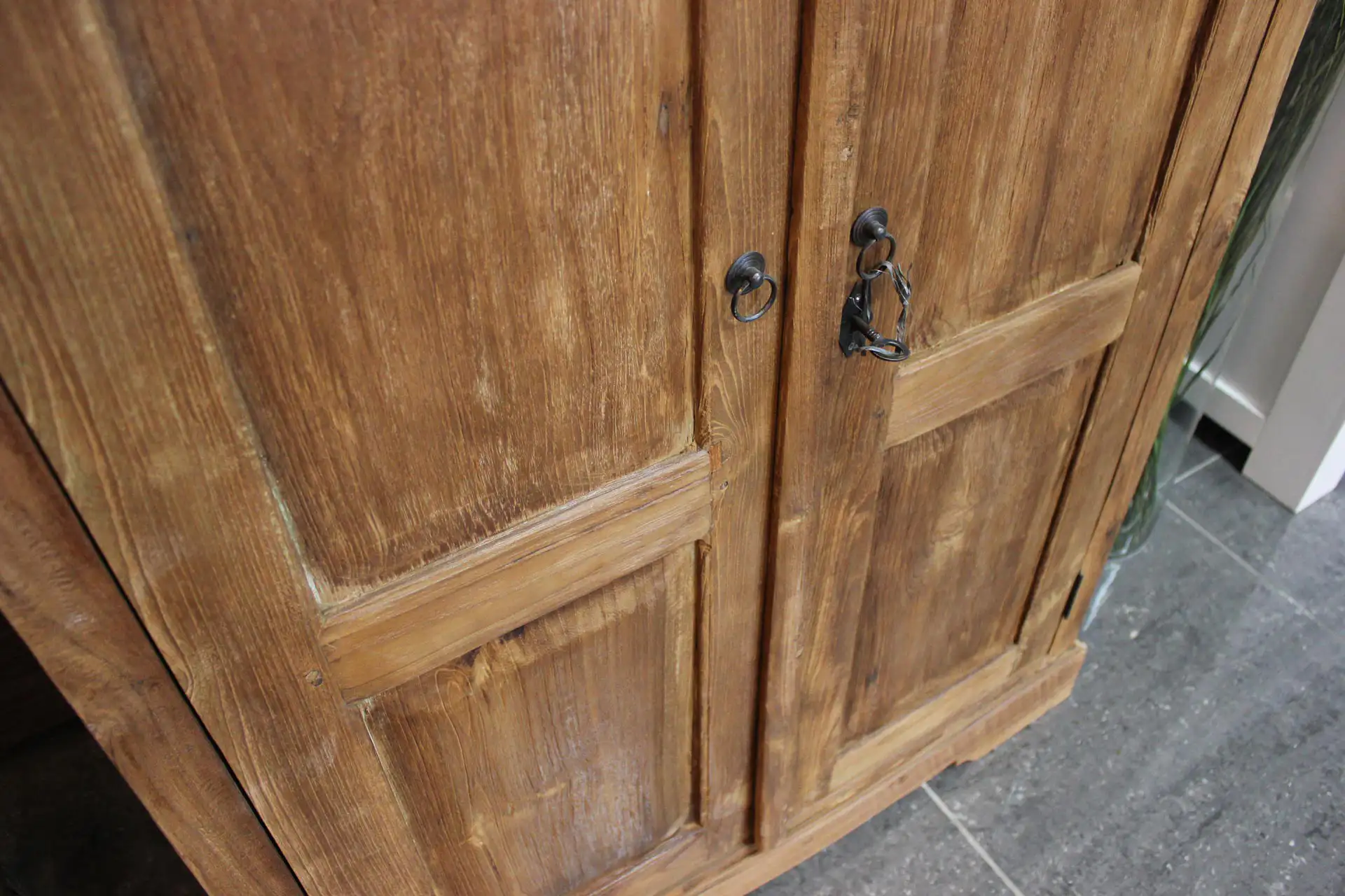 Cuci Lirih 90 Old | kleine teak kast uit Indonesië - wandkast Kleine teak kast uit Indonesië in geborsteld oud teakhout. Deze wandkast heeft draaideuren, meerdere uitvoeringen leverbaar bij TEAK2.