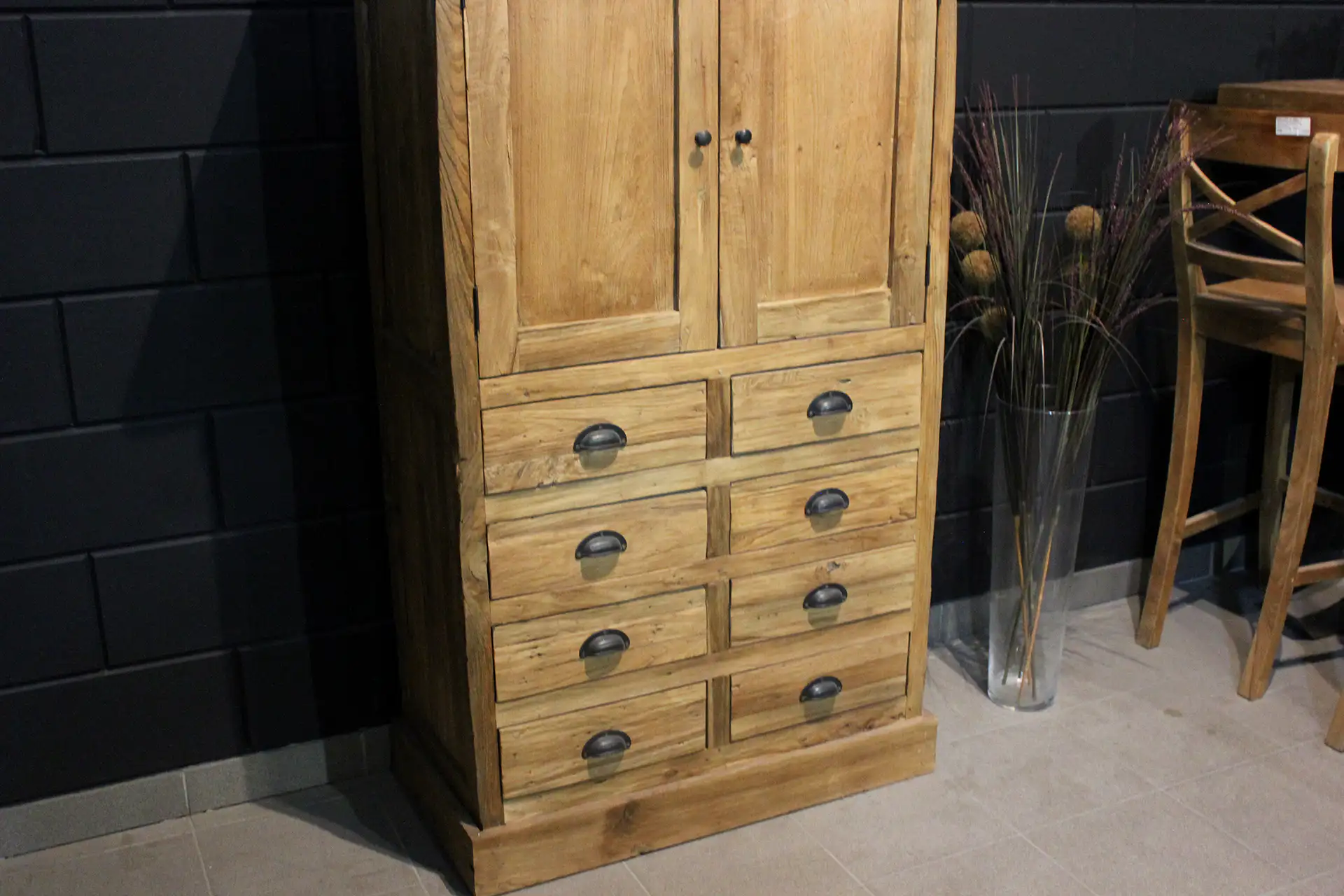 Cuci Lirih 90 Old 8 | kleine teak kast met 8 lades uit Indonesië Kleine teak kast met 8 lades uit Indonesië in geborsteld oud teakhout. Wandkast met draaideuren - teak winkel TEAK2.