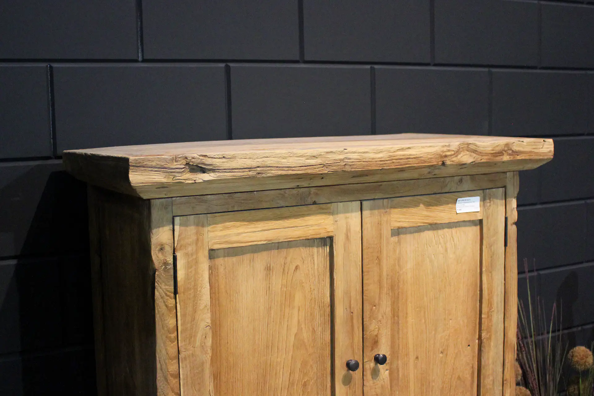 Cuci Lirih 90 Old 8 | kleine teak kast met 8 lades uit Indonesië Kleine teak kast met 8 lades uit Indonesië in geborsteld oud teakhout. Wandkast met draaideuren - teak winkel TEAK2.