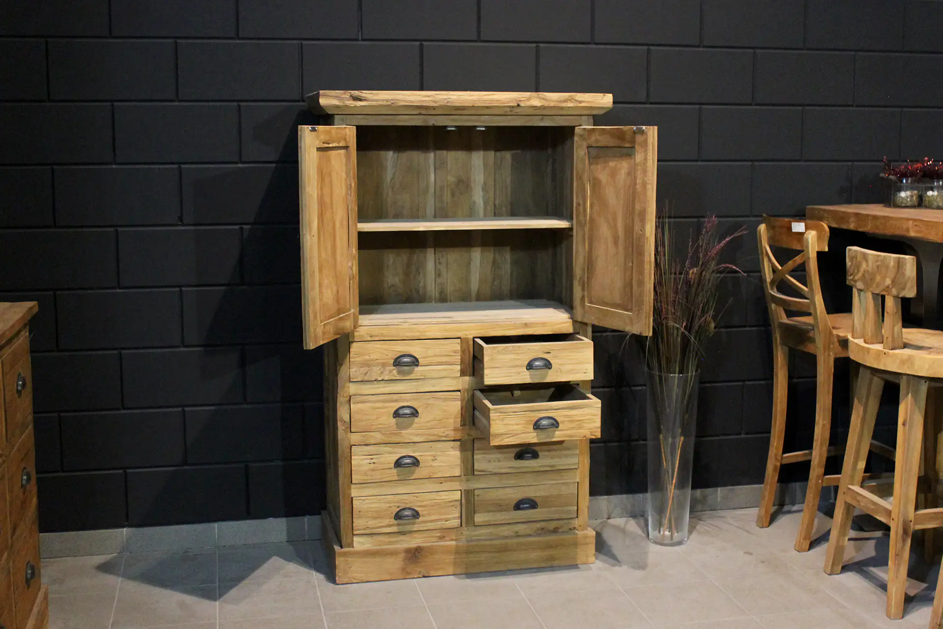 Cuci Lirih 90 Old 8 | kleine teak kast met 8 lades uit Indonesië Kleine teak kast met 8 lades uit Indonesië in geborsteld oud teakhout. Wandkast met draaideuren - teak winkel TEAK2.