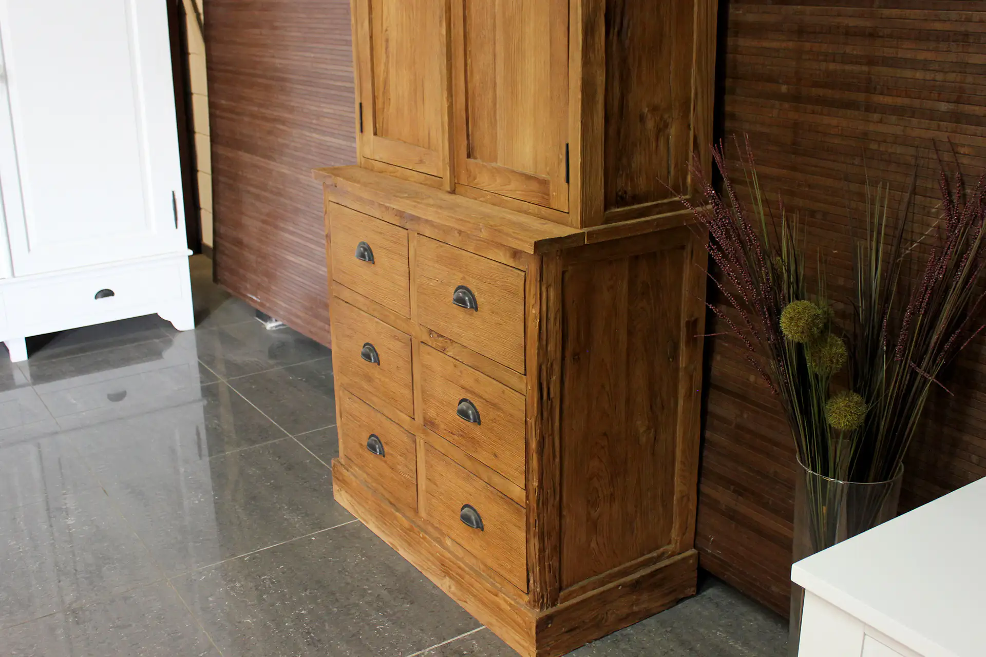 Cuci Pintu 90E Old 6 | vaisselier en teck, rustique, vaisselier fermé Vaisselier en teck, vieux teck rustique patiné. Vaisselier fermé avec 6 grands tiroirs et portes battantes - magasin de meubles TEAK2.