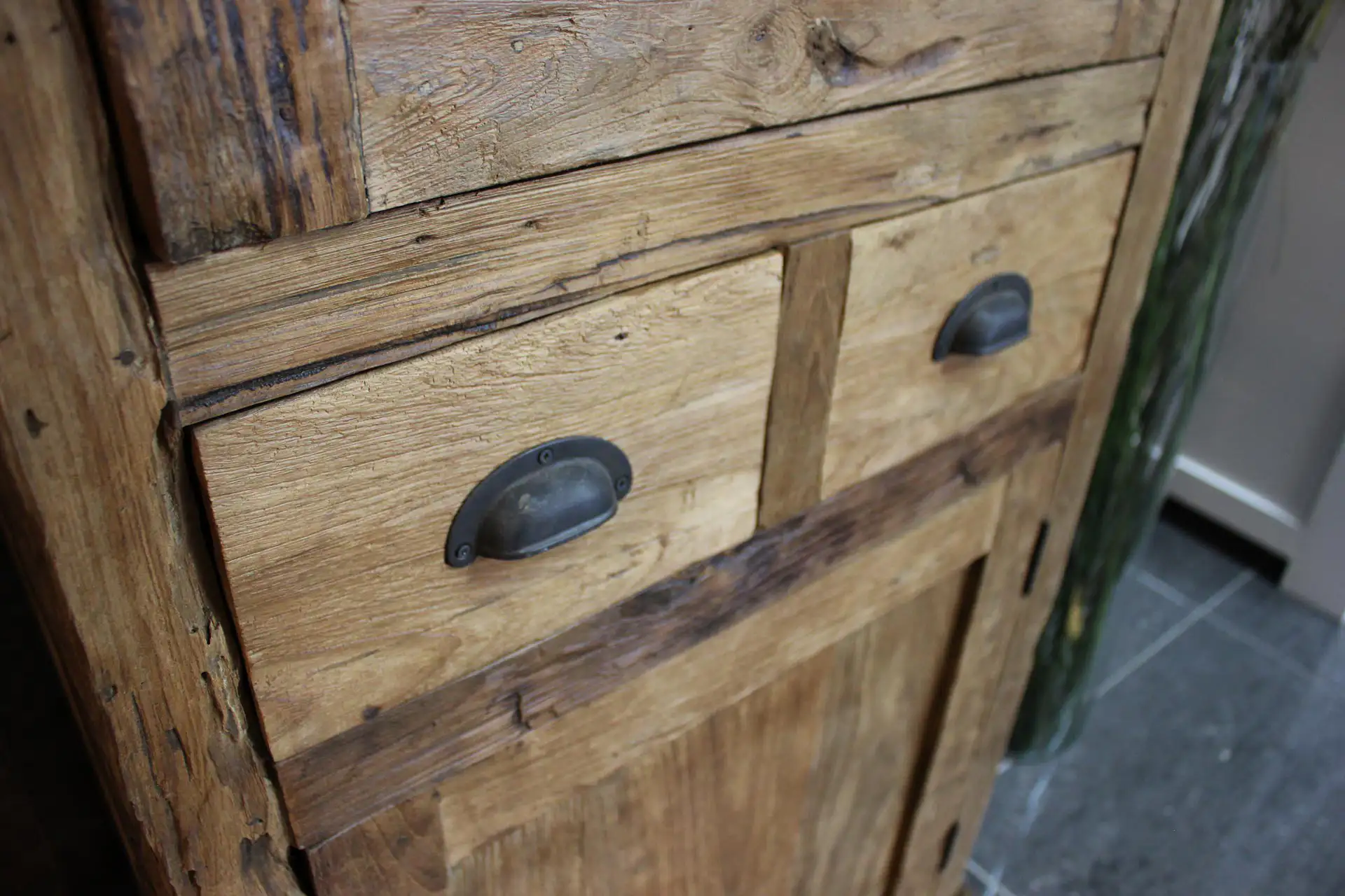 Cuci Remeh 60E Old kleine teakhouten wandkast uit Indonesië