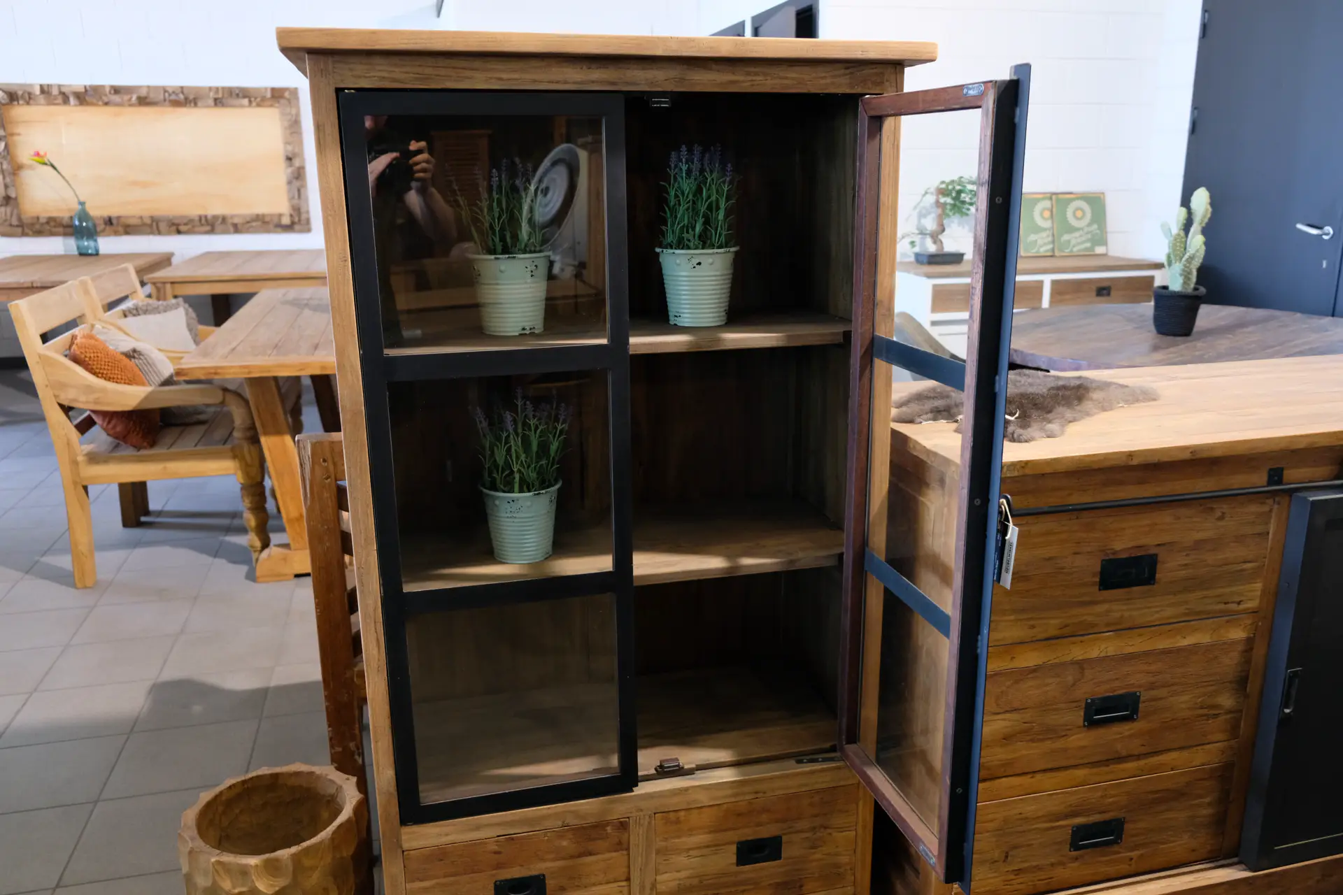 Cuci Taraf 80ML Old | petite armoire en teck avec métal - TEAK2 Petite armoire en teck avec métal d'Indonésie. Armoire murale exclusive en teck avec portes en métal et beau teck ancien - TEAK2.