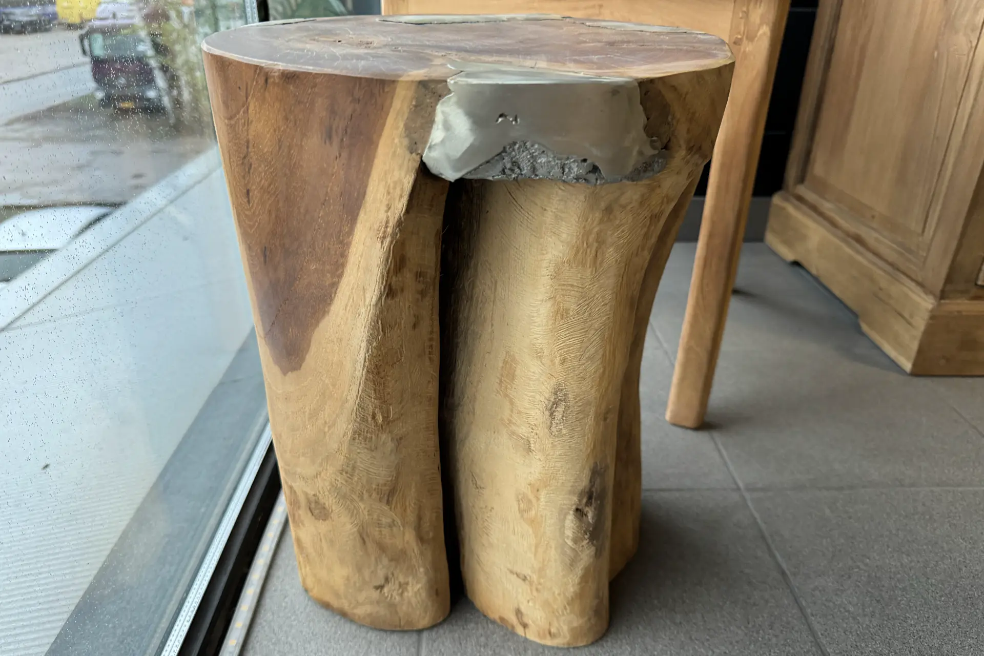 Melebur teak stool | small round teak stool with metal inlay Small round teak stool with metal inlay. Teak stool made of teak burl, round and sturdy - TEAK2.
