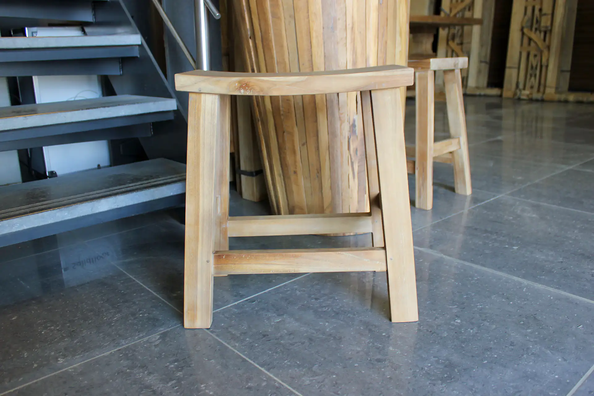 Stool Teak Panah Kecil | small wooden stool, circular seat Small wooden stool, circular seat. Small teak stool with a slim wooden base - TEAK2.