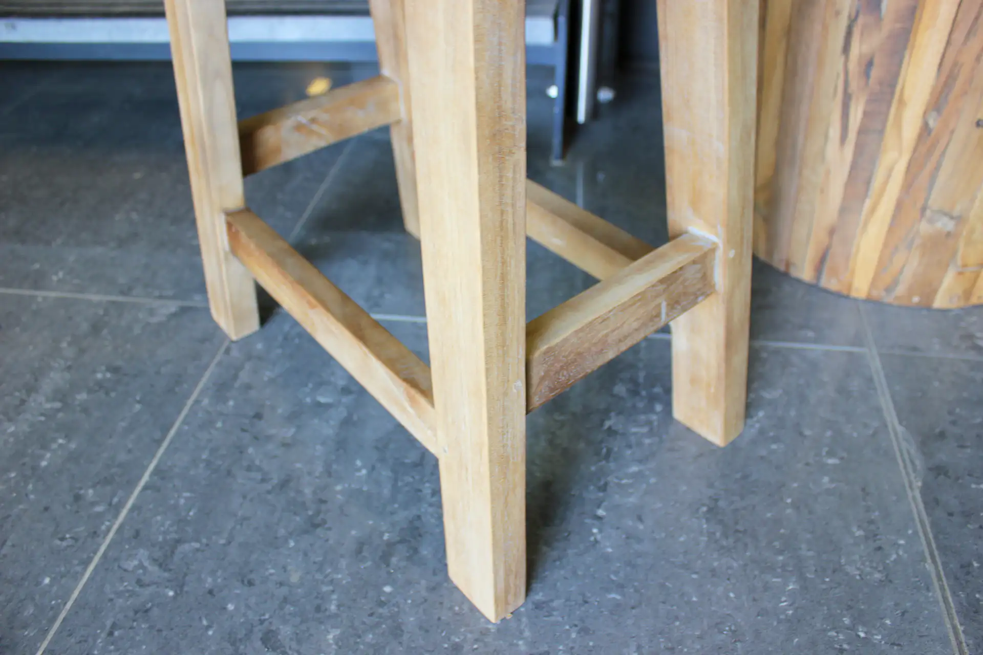 Stool Teak Panah Kecil | small wooden stool, circular seat Small wooden stool, circular seat. Small teak stool with a slim wooden base - TEAK2.