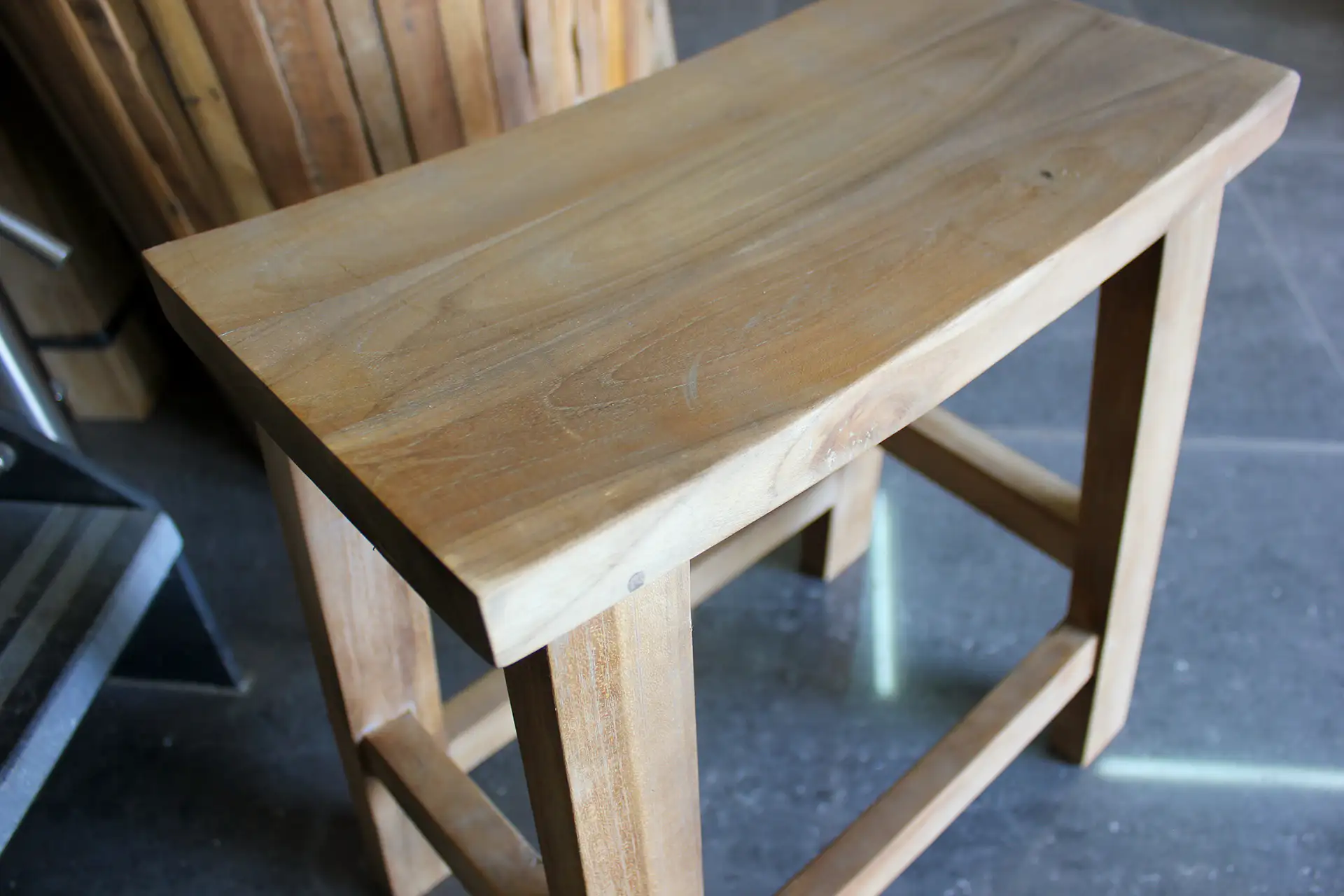 Stool Teak Panah Kecil | small wooden stool, circular seat Small wooden stool, circular seat. Small teak stool with a slim wooden base - TEAK2.