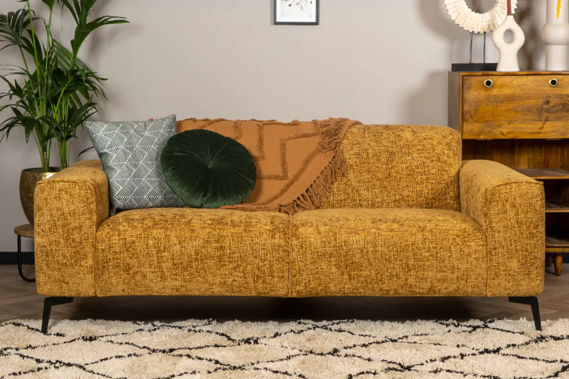 Lentur 2.5Z CHE | duurzame en comfortabele bank in chenille Duurzame, moderne en comfortabele bank in chenille, ronde elementen en kussens. Comfortabele sofa, hoge martindale score - TEAK2.