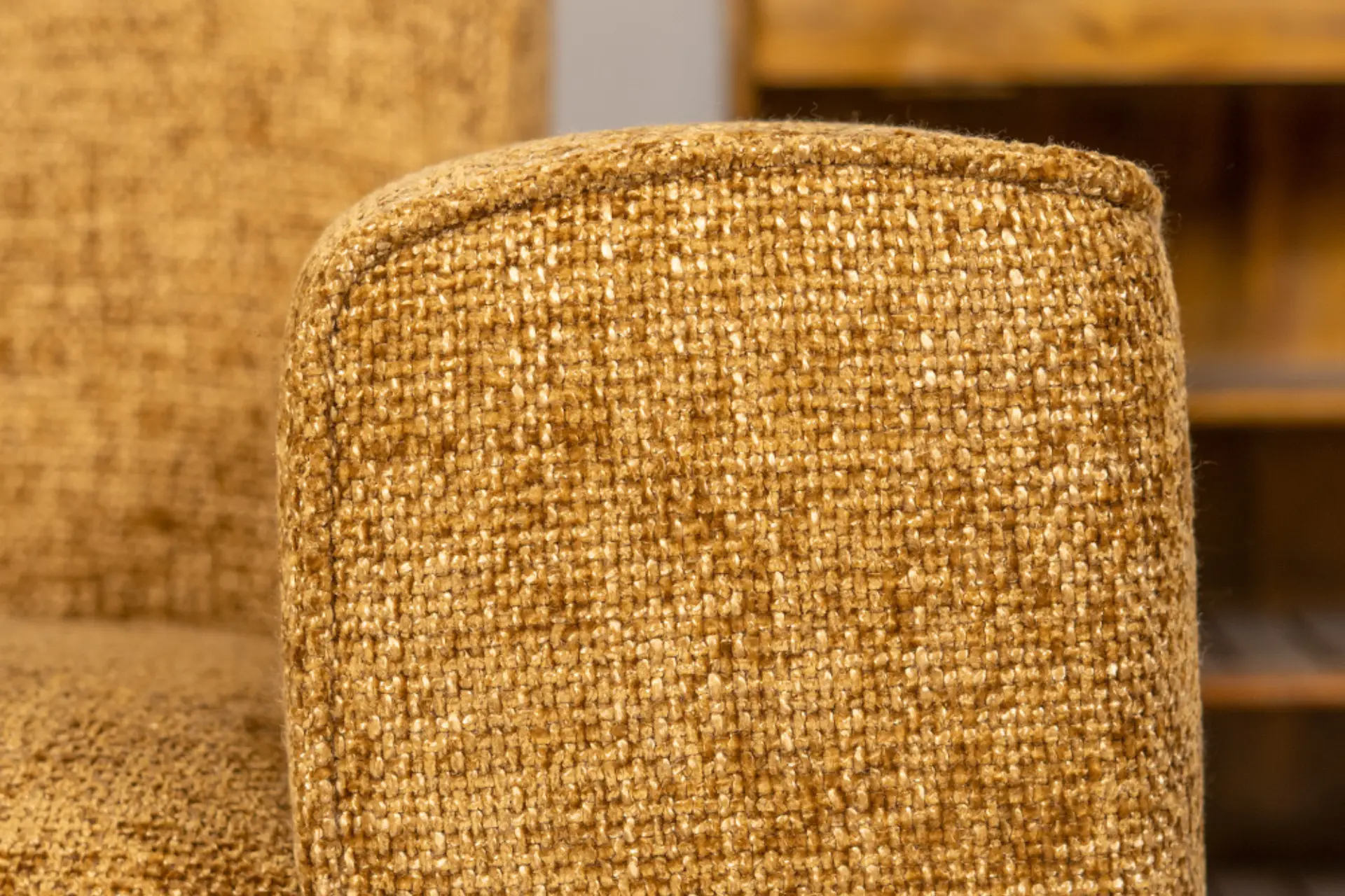 Lentur 2.5Z CHE | duurzame en comfortabele bank in chenille Duurzame, moderne en comfortabele bank in chenille, ronde elementen en kussens. Comfortabele sofa, hoge martindale score - TEAK2.