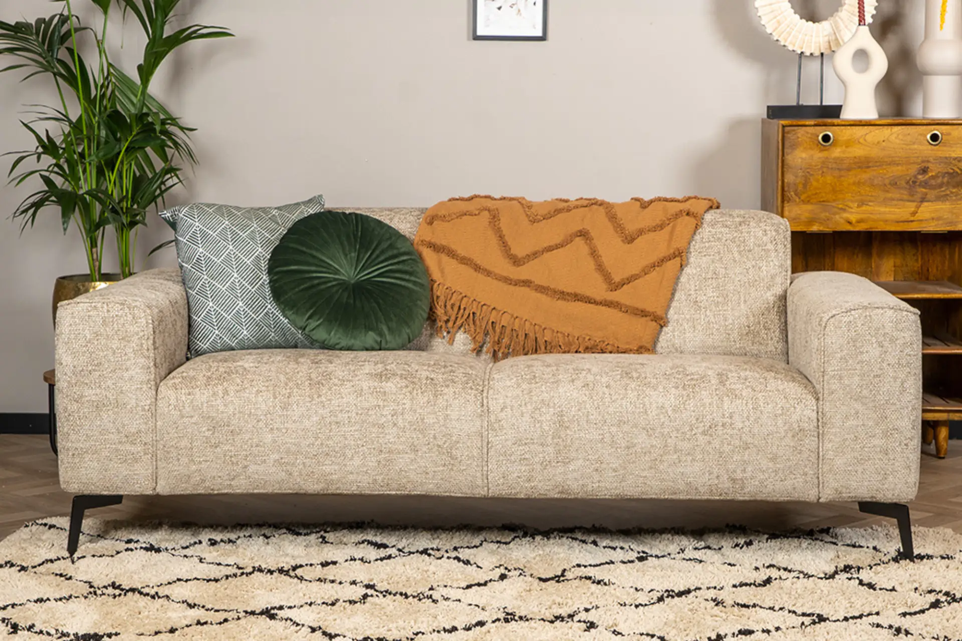 Lentur 2.5Z CHE | duurzame en comfortabele bank in chenille Duurzame, moderne en comfortabele bank in chenille, ronde elementen en kussens. Comfortabele sofa, hoge martindale score - TEAK2.