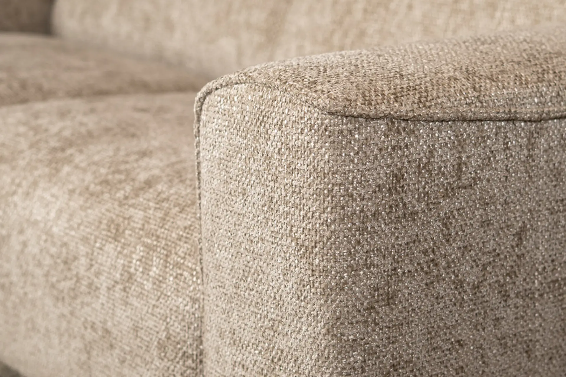 Lentur 2.5Z CHE | duurzame en comfortabele bank in chenille Duurzame, moderne en comfortabele bank in chenille, ronde elementen en kussens. Comfortabele sofa, hoge martindale score - TEAK2.