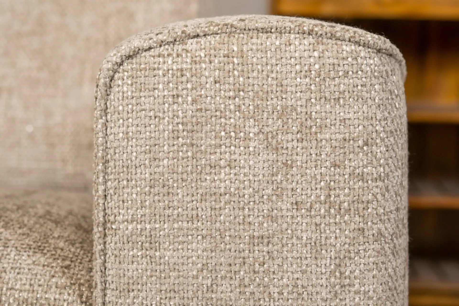 Lentur 2.5Z CHE | duurzame en comfortabele bank in chenille Duurzame, moderne en comfortabele bank in chenille, ronde elementen en kussens. Comfortabele sofa, hoge martindale score - TEAK2.