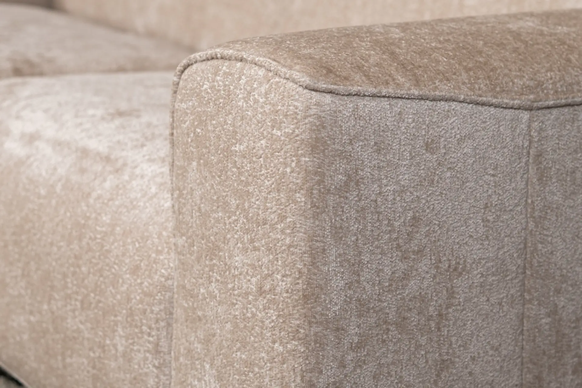 Lentur 2.5Z CHE | duurzame en comfortabele bank in chenille Duurzame, moderne en comfortabele bank in chenille, ronde elementen en kussens. Comfortabele sofa, hoge martindale score - TEAK2.