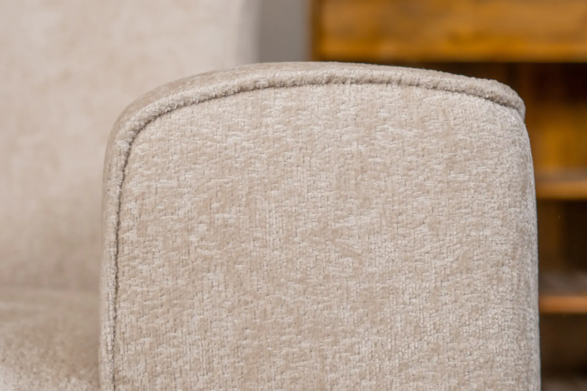 Lentur 2.5Z CHE | duurzame en comfortabele bank in chenille Duurzame, moderne en comfortabele bank in chenille, ronde elementen en kussens. Comfortabele sofa, hoge martindale score - TEAK2.