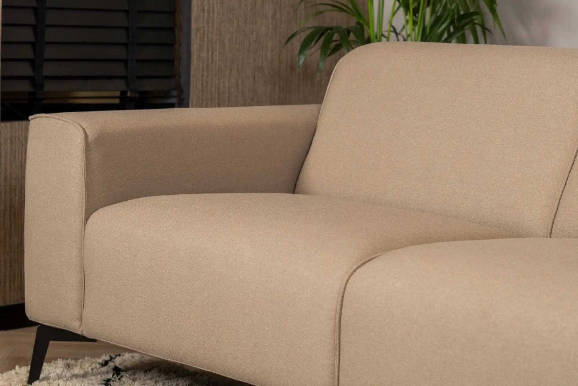 Lentur 2.5Z POL | Canapé durable, moderne et confortable Canapé durable, moderne et confortable avec éléments ronds en polyester recyclé et base en métal noir - TEAK2.