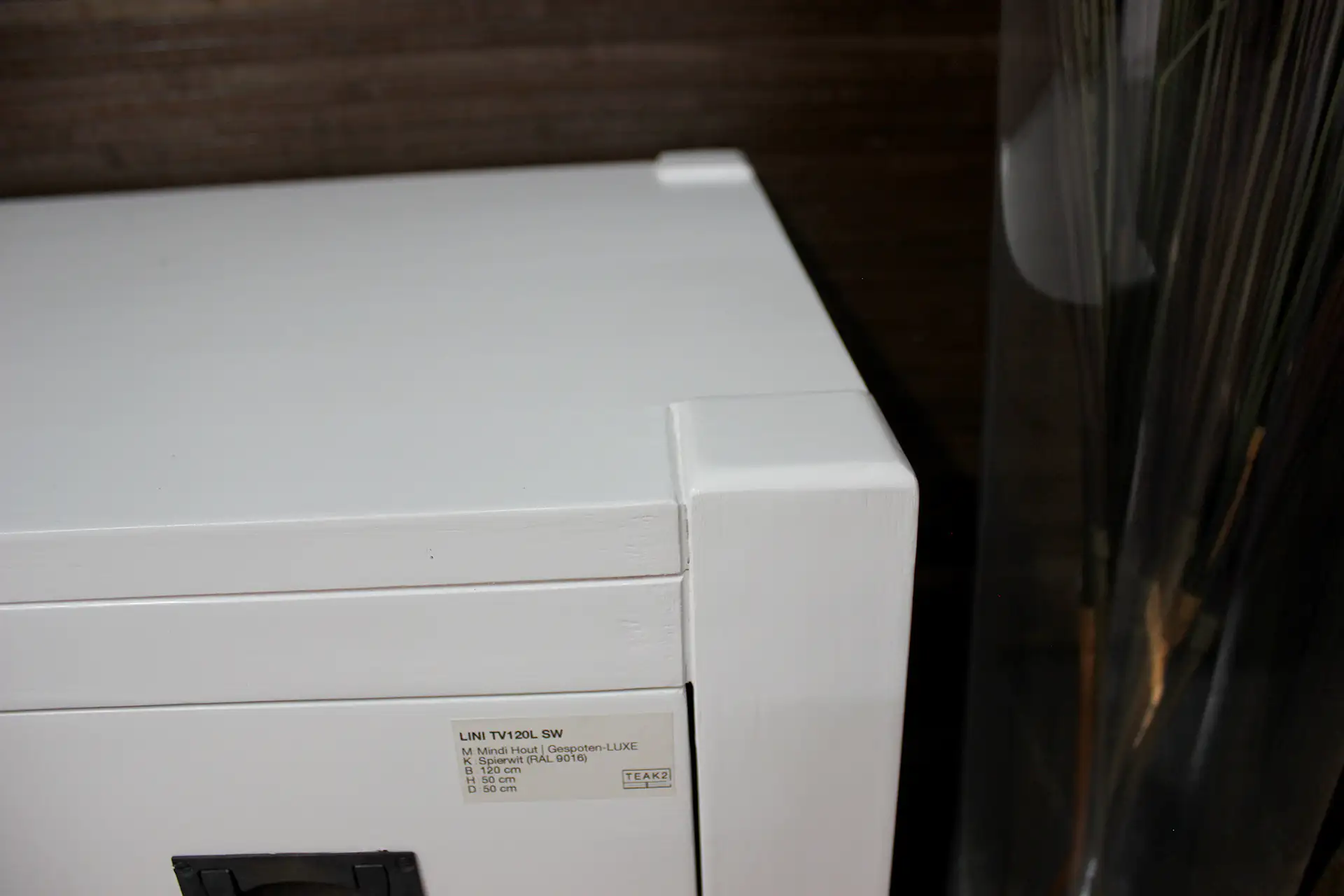 Liri TV120L SW | classic-modern white Tv unit with drawers Classic-modern white Tv unit with drawers and open center compartment. Protruding legs at the top and modern construction. White furniture - TEAK2.