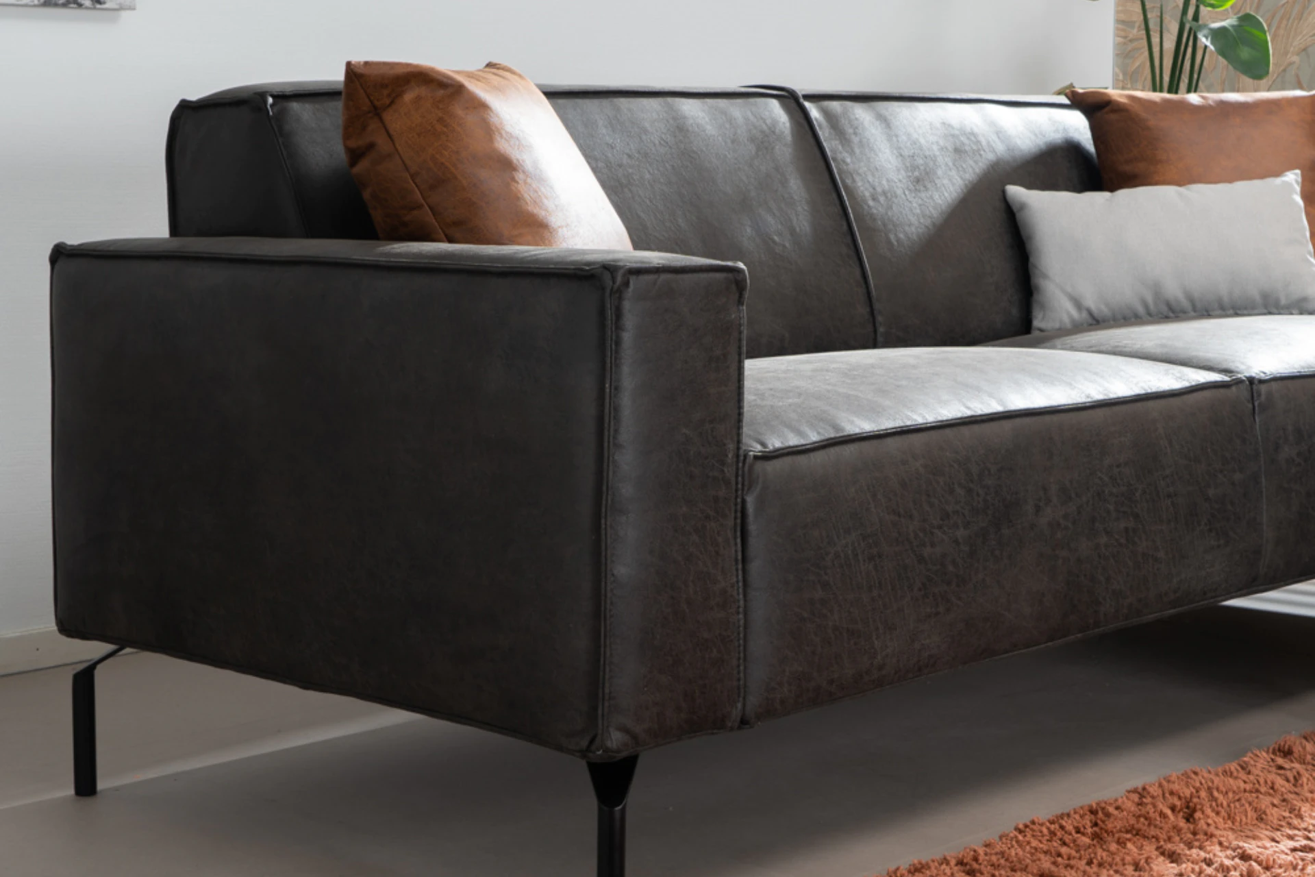Luwes 3Z ECO-Leder | Modernes Sofa aus ECO-Leder mit Metall Strapazierfähiges, bequemes und modernes Sofa aus Öko-Leder mit schwarzem Metallgestell. Luxuriöses 3-Sitzer-Ledersofa, Ledersofa – TEAK2.