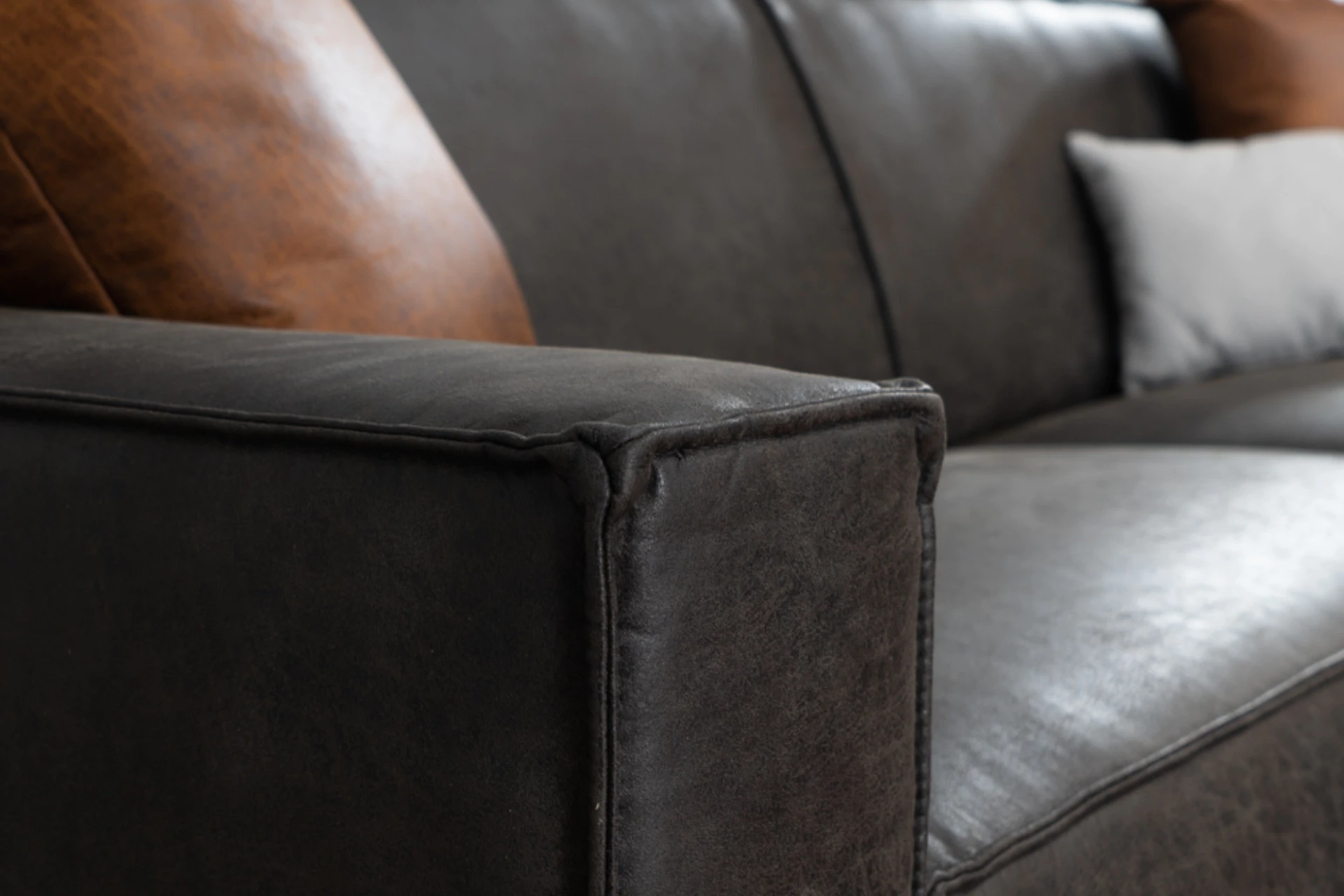 Luwes 3Z ECO-Leder | Modernes Sofa aus ECO-Leder mit Metall Strapazierfähiges, bequemes und modernes Sofa aus Öko-Leder mit schwarzem Metallgestell. Luxuriöses 3-Sitzer-Ledersofa, Ledersofa – TEAK2.