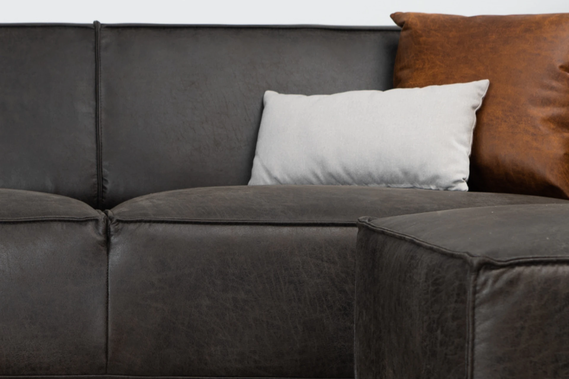 Luwes 3Z ECO-Leder | Modernes Sofa aus ECO-Leder mit Metall Strapazierfähiges, bequemes und modernes Sofa aus Öko-Leder mit schwarzem Metallgestell. Luxuriöses 3-Sitzer-Ledersofa, Ledersofa – TEAK2.