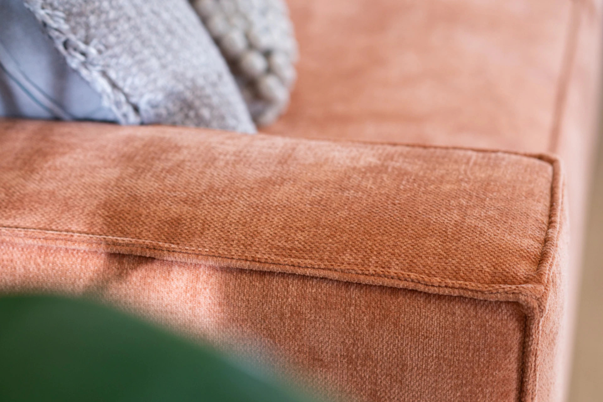 Luwes 5Z POL | modern corner sofa in recycled polyester Sustainable, comfortable and modern corner sofa in recycled polyester with a metal base. Designer corner sofa, sofa or lounge chair - TEAK2.