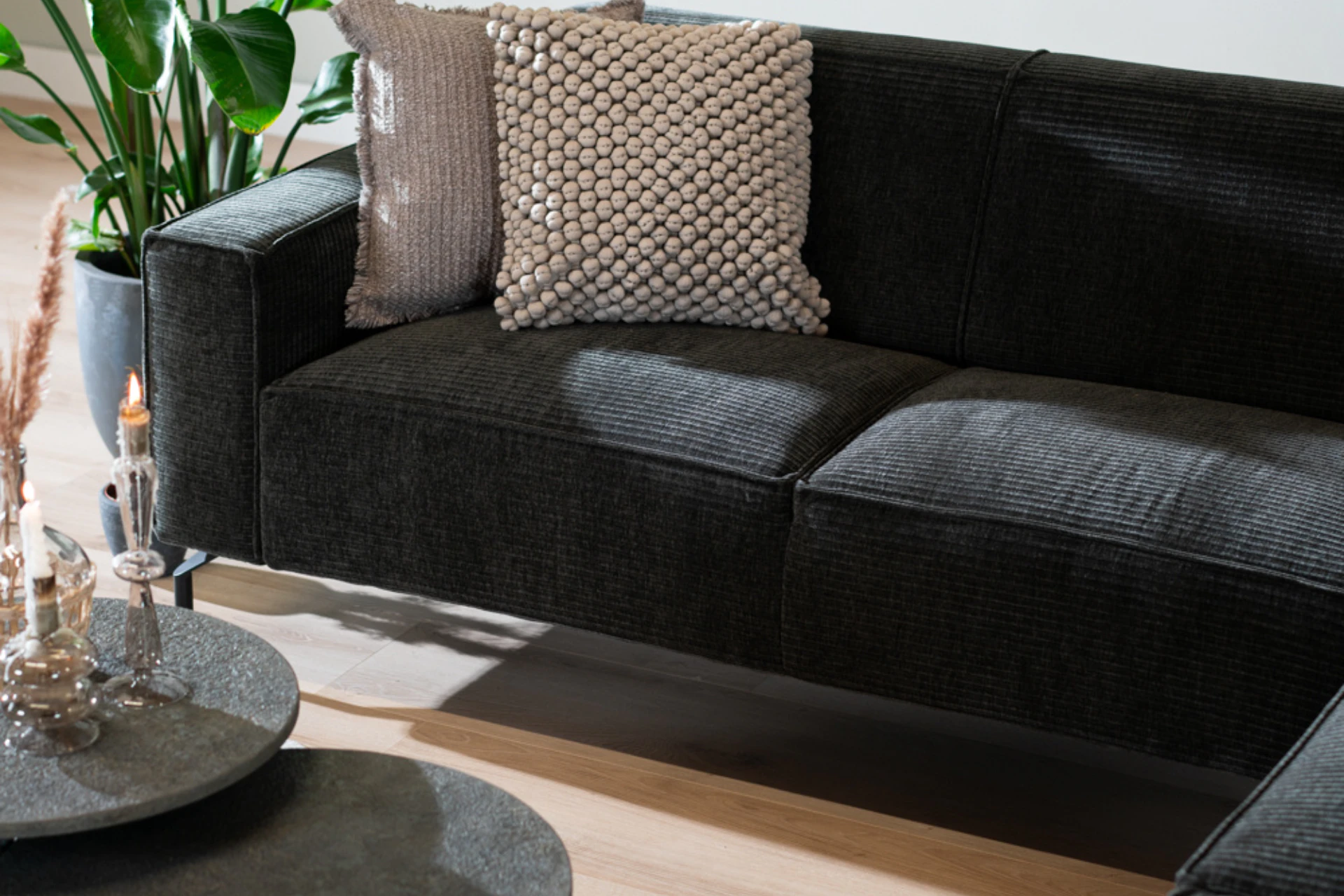 Luwes 5Z RIB | modern sofa in ribbed fabric with metal Durable, comfortable and modern sofa in corduroy with a black metal base. Corduroy sofa made of recycled polyester, 3-seater sofa - TEAK2.