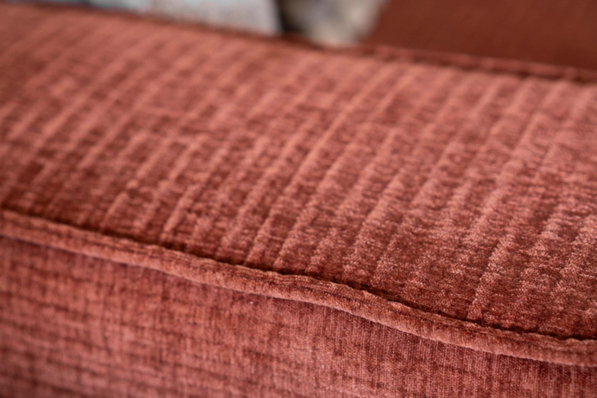 Luwes 5Z RIB | modern sofa in ribbed fabric with metal Durable, comfortable and modern sofa in corduroy with a black metal base. Corduroy sofa made of recycled polyester, 3-seater sofa - TEAK2.