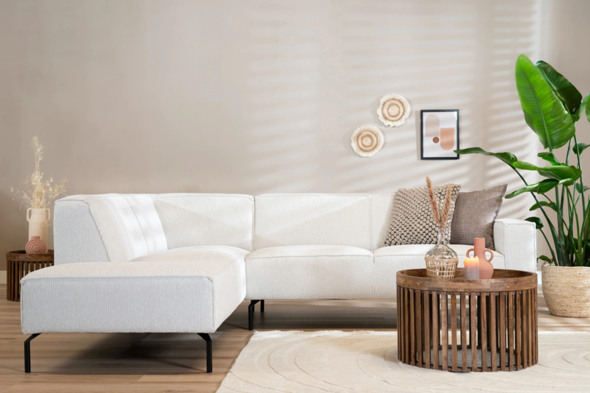 Luwes 5Z RIB | modern sofa in ribbed fabric with metal Durable, comfortable and modern sofa in corduroy with a black metal base. Corduroy sofa made of recycled polyester, 3-seater sofa - TEAK2.