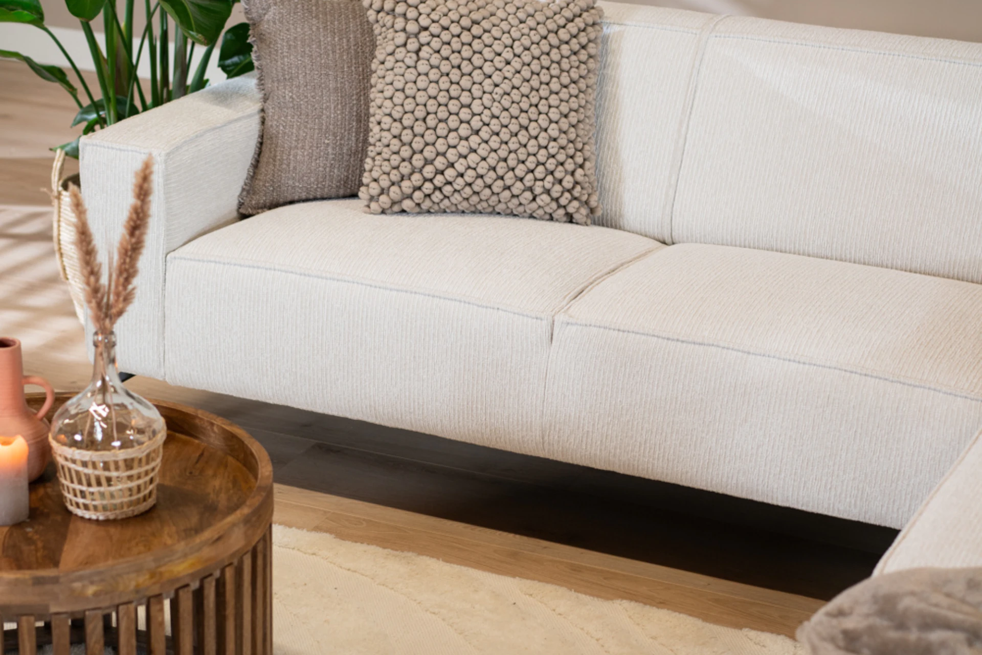 Luwes 5Z RIB | modern sofa in ribbed fabric with metal Durable, comfortable and modern sofa in corduroy with a black metal base. Corduroy sofa made of recycled polyester, 3-seater sofa - TEAK2.